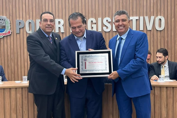 Câmara entrega título de Cidadão Uchoense